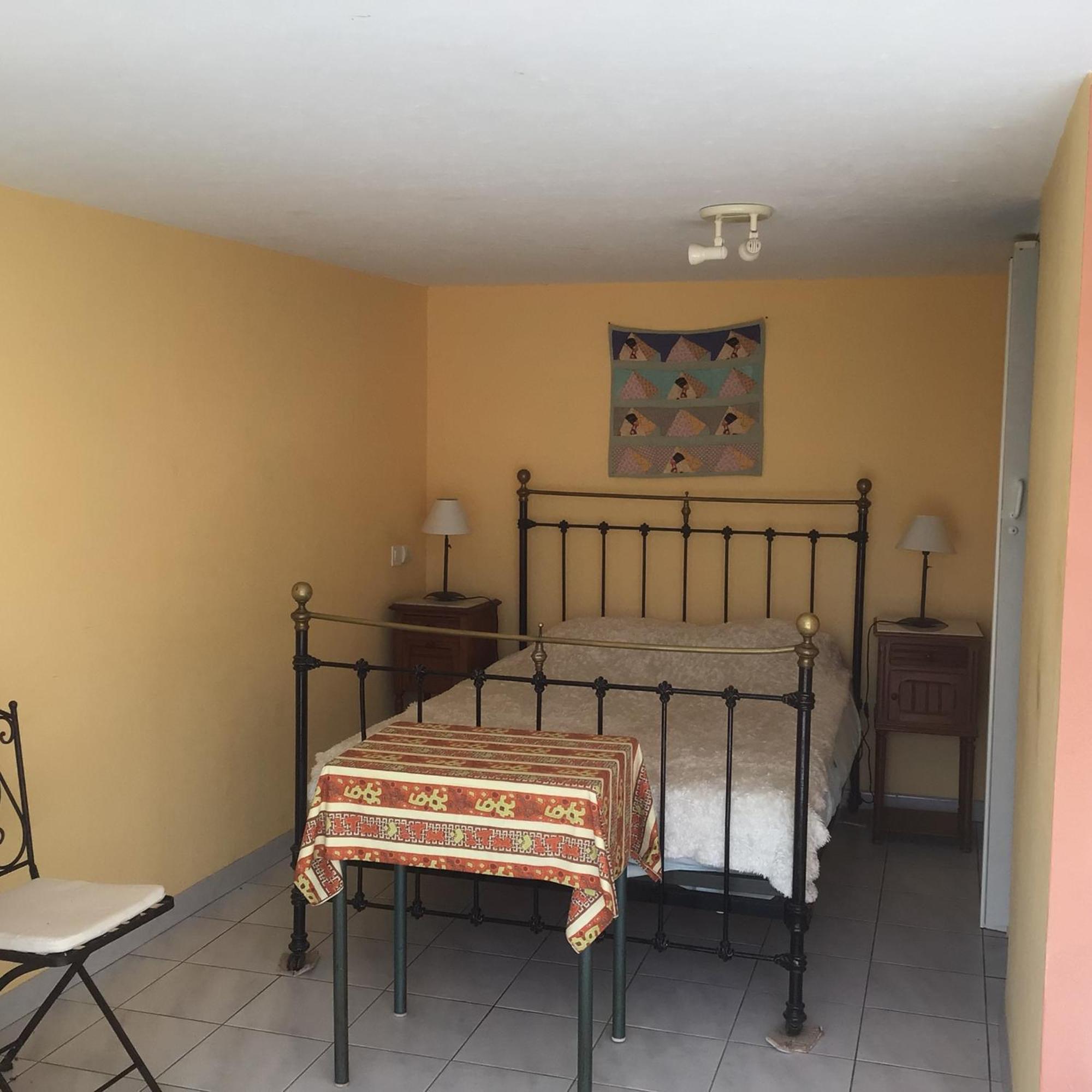 Les Conils - Gites Et Chambres D'Hotes Saint-Pierre-de-Vassols Room photo